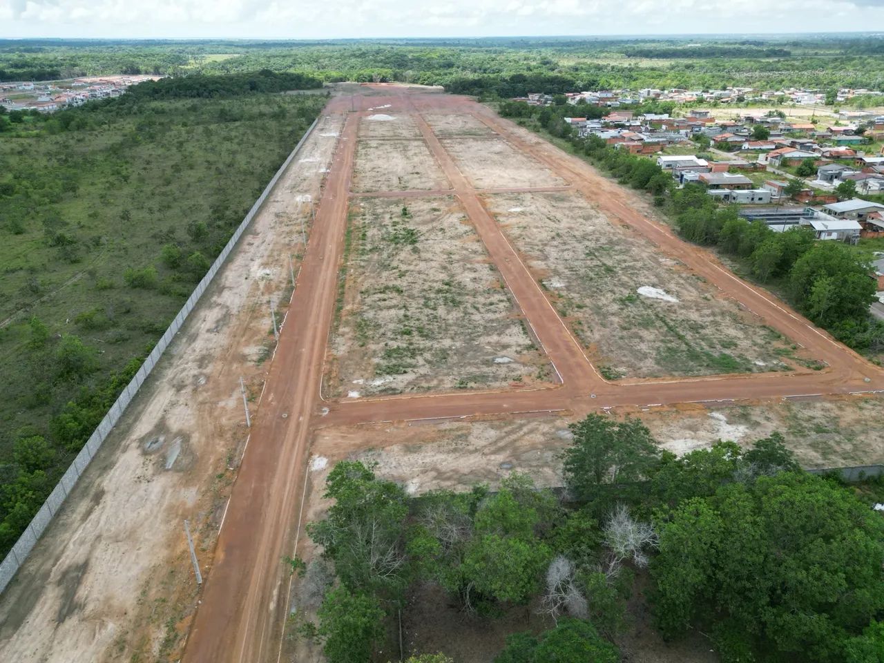 Condomínio Morada do Sol. Lotes a venda com um pequeno sinal de entrada. - Foto 3