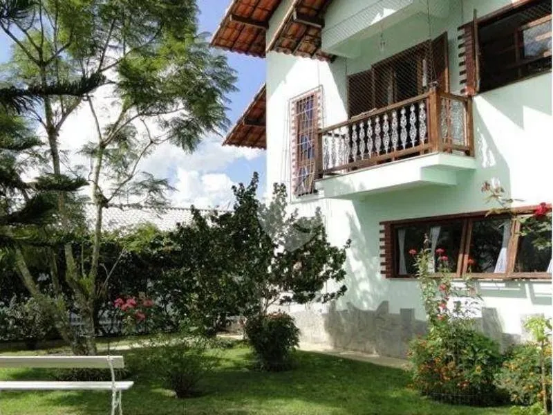 Casa com 4 quartos à venda, 344 m² por R$ 1.500.000 - Golfe - Teresópolis/RJ