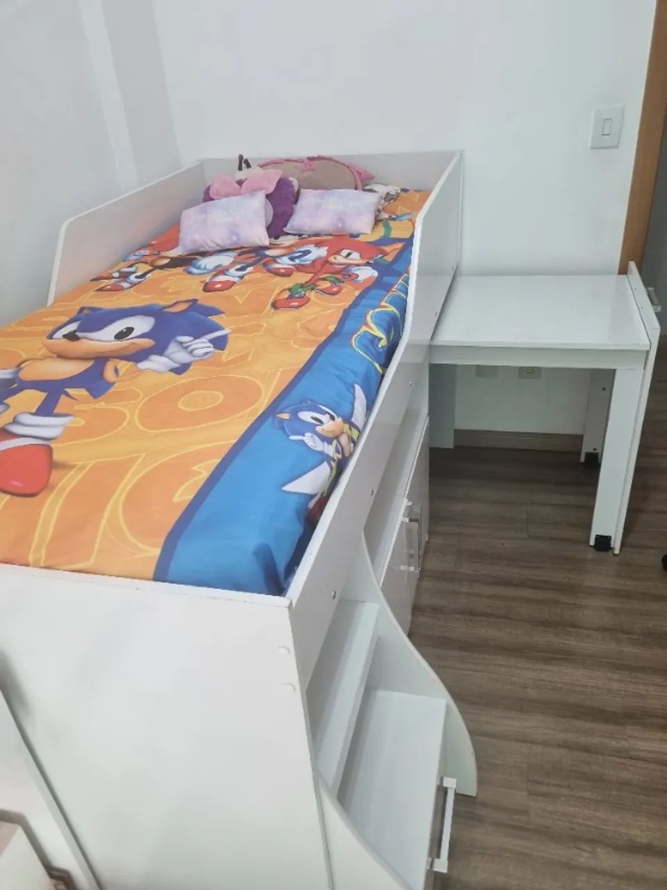 Caminha infantil com escrivaninha armário e colchão 