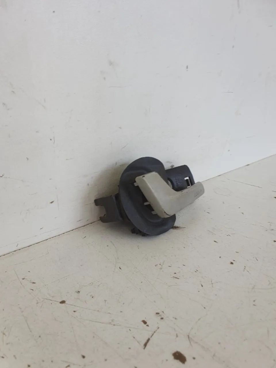 Maçaneta Interna Dianteiro Esquerdo Fiat Strada 2008 Branco Dianteira - Foto 5