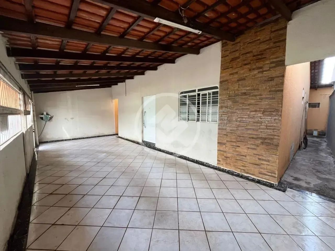 Vendo casa 3 quartos sendo uma suíte com closet e Barracão no fundo! codigo: 115155