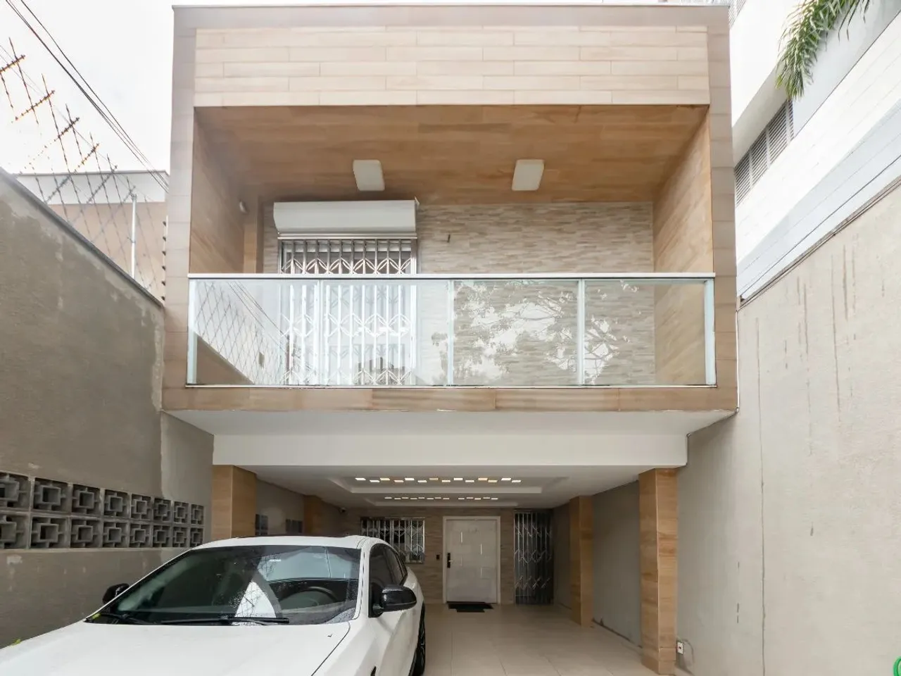 Sobrado para venda com 4 quartos, sendo 4 suítes, 200m²
