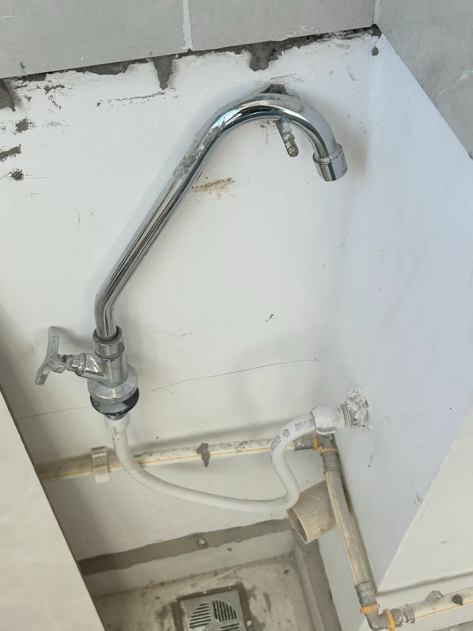 Vendo pia de cozinha + torneira - Foto 3