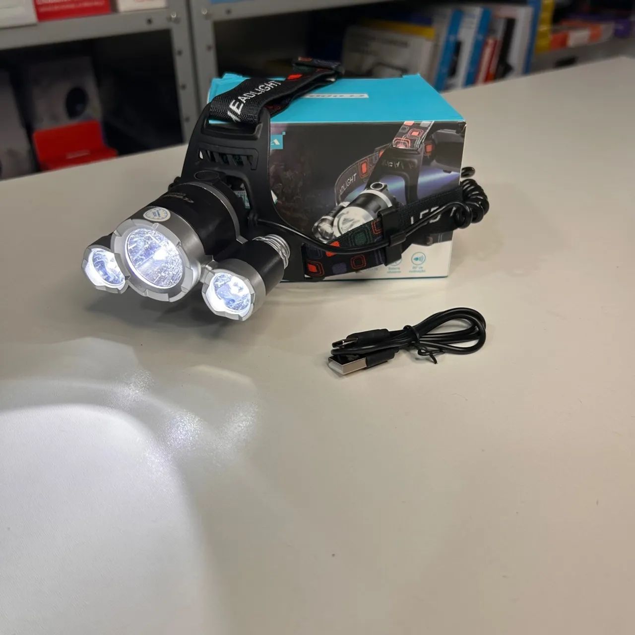 Lanterna de Cabeça Recarregável LED 3 Modos 3 Luzes