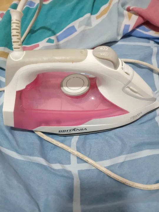Ferro de Passar Roupa Britânia FB11KH