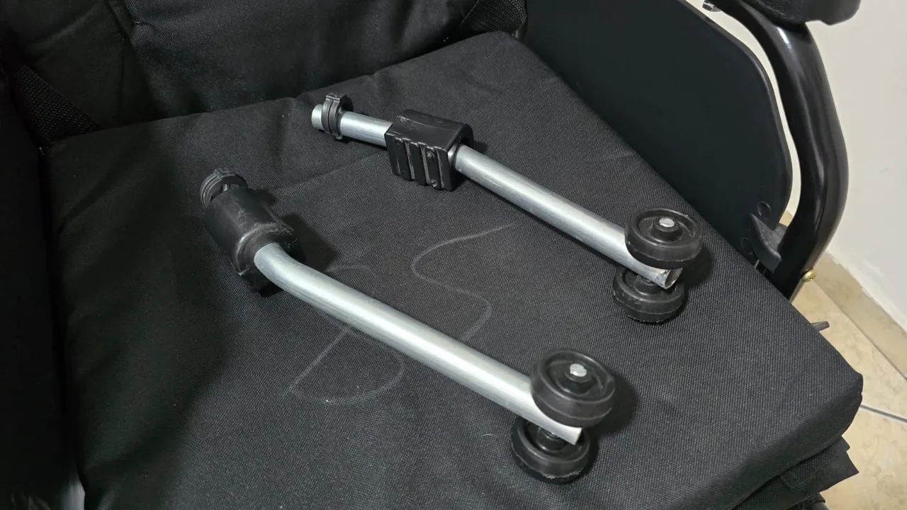 Cadeira de roda desmontável  - Foto 2