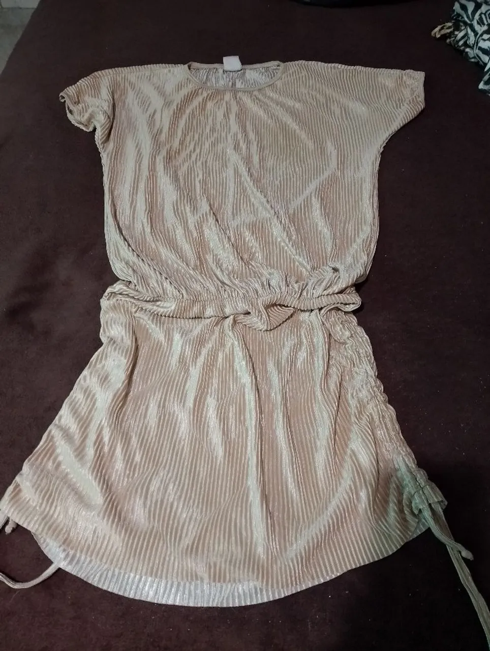 Vestido Plissado Dourado