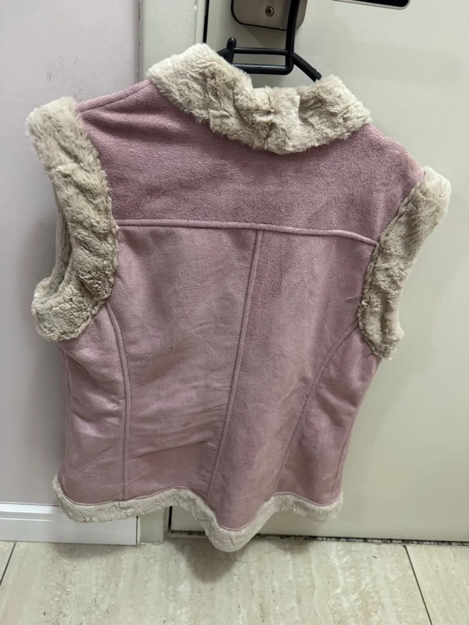 Colete feminino rosa com detalhes em pele - Foto 2