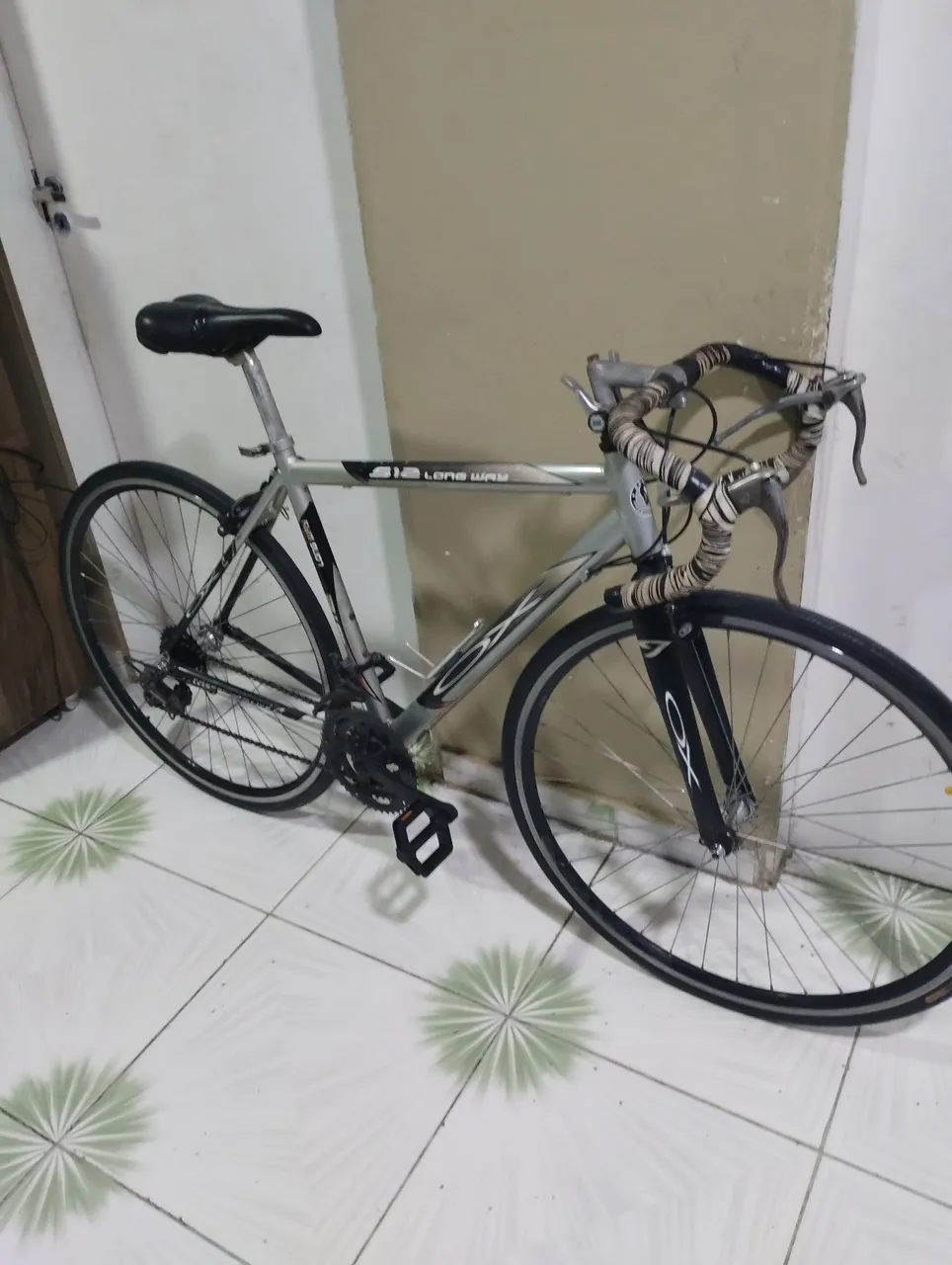 Bicicleta OX de competição em alumínio toda ok