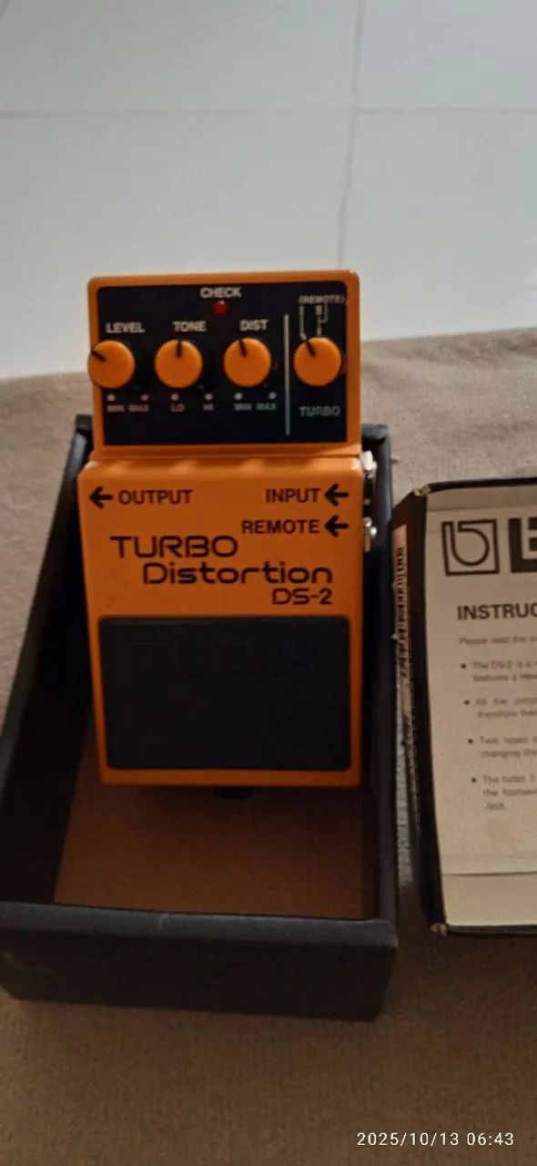 Pedal de guitarra novo na caixa boss