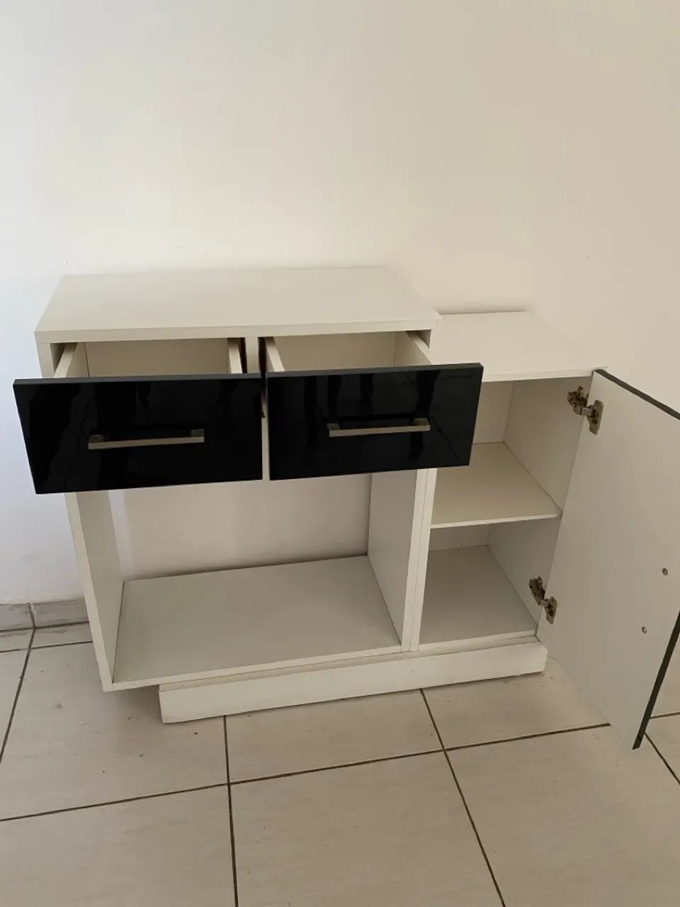 Armário de chão MDF preto e branco com gavetas e porta - Foto 2