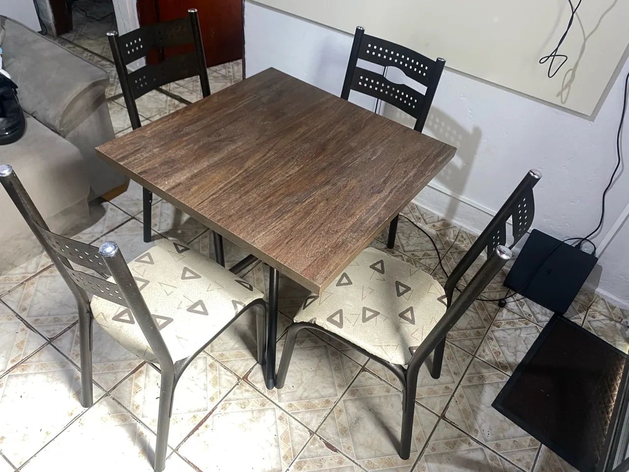 Mesa com 4 cadeiras entrego  - Foto 2