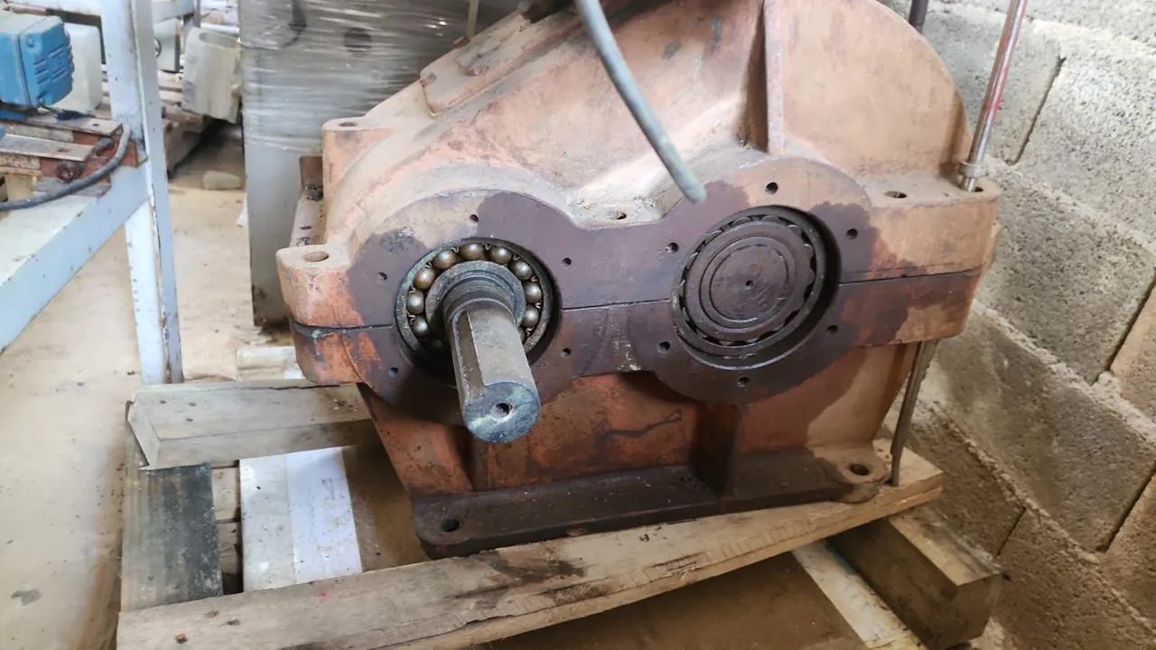 Motoredutor eixos paralelos redução 1:7