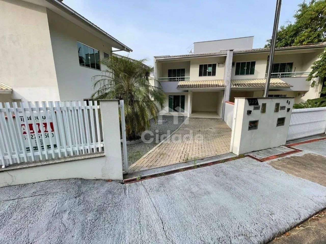 Casa com 3 dormitórios para alugar, 113 m² por R$ 3.100/mês - Barra do Rio Cerro - Jaraguá