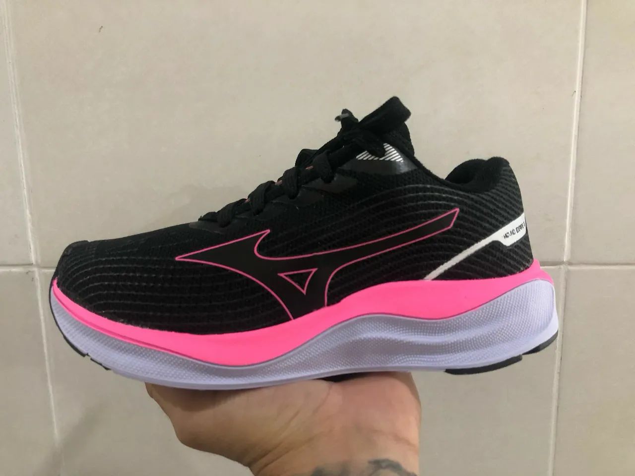 Tênis Mizuno Wave F R$110