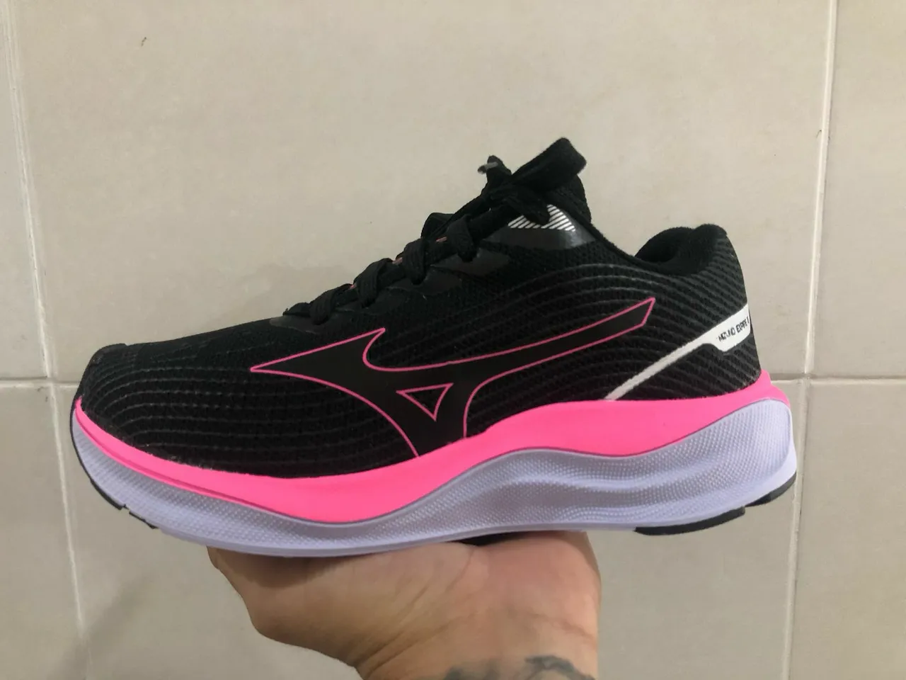 Tênis Mizuno Wave F R$110