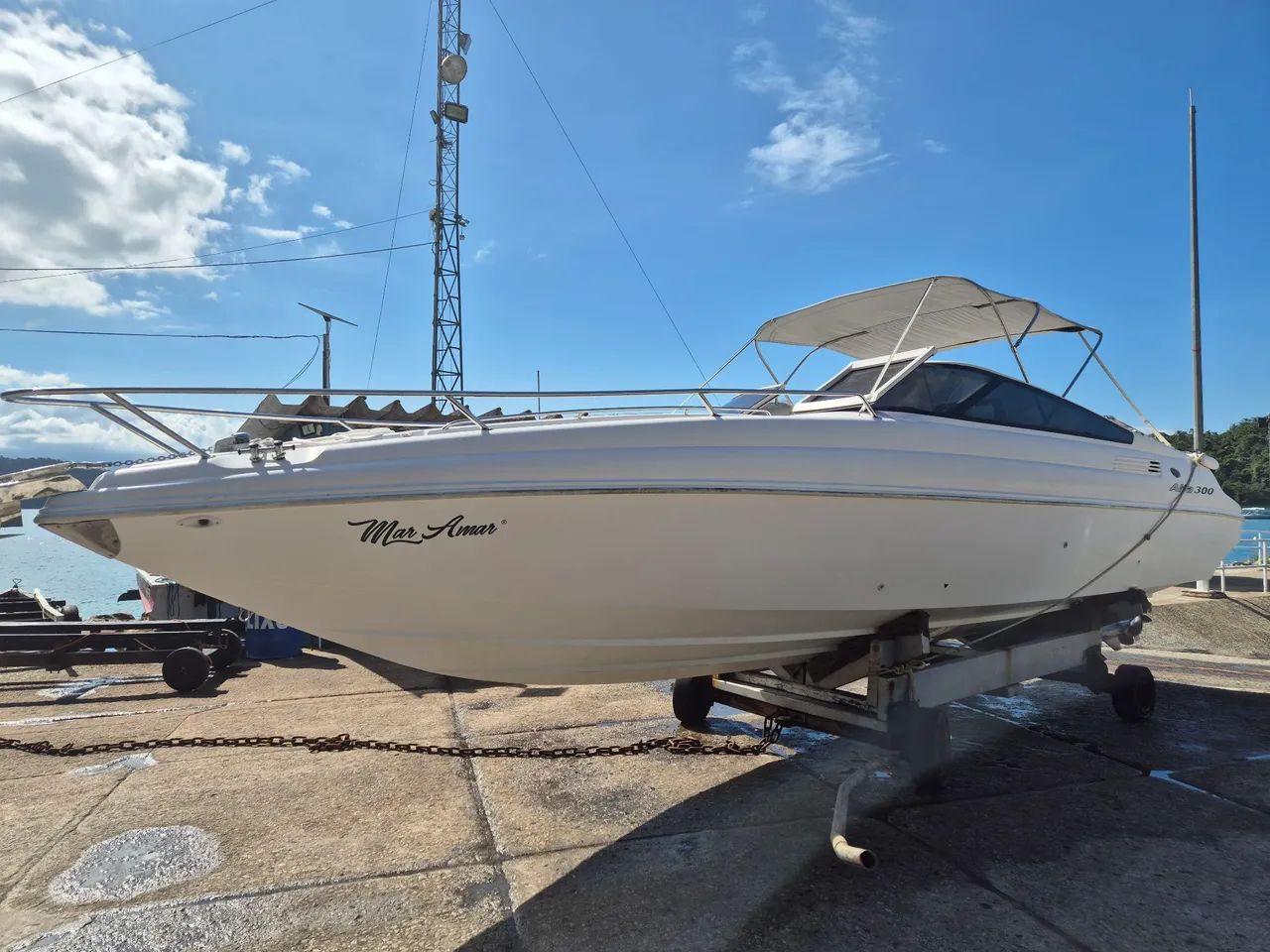 Lancha cabinada 30 pés 