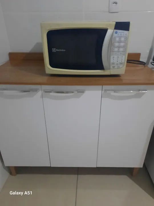 Micro-ondas  e armários  (combo) 