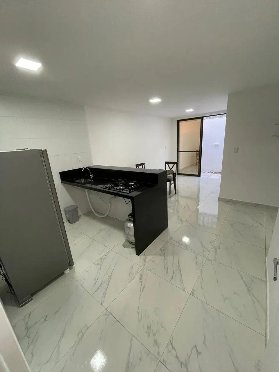Alugo apartamento térreo com área externa privativa e portão privativo, primeira locação
