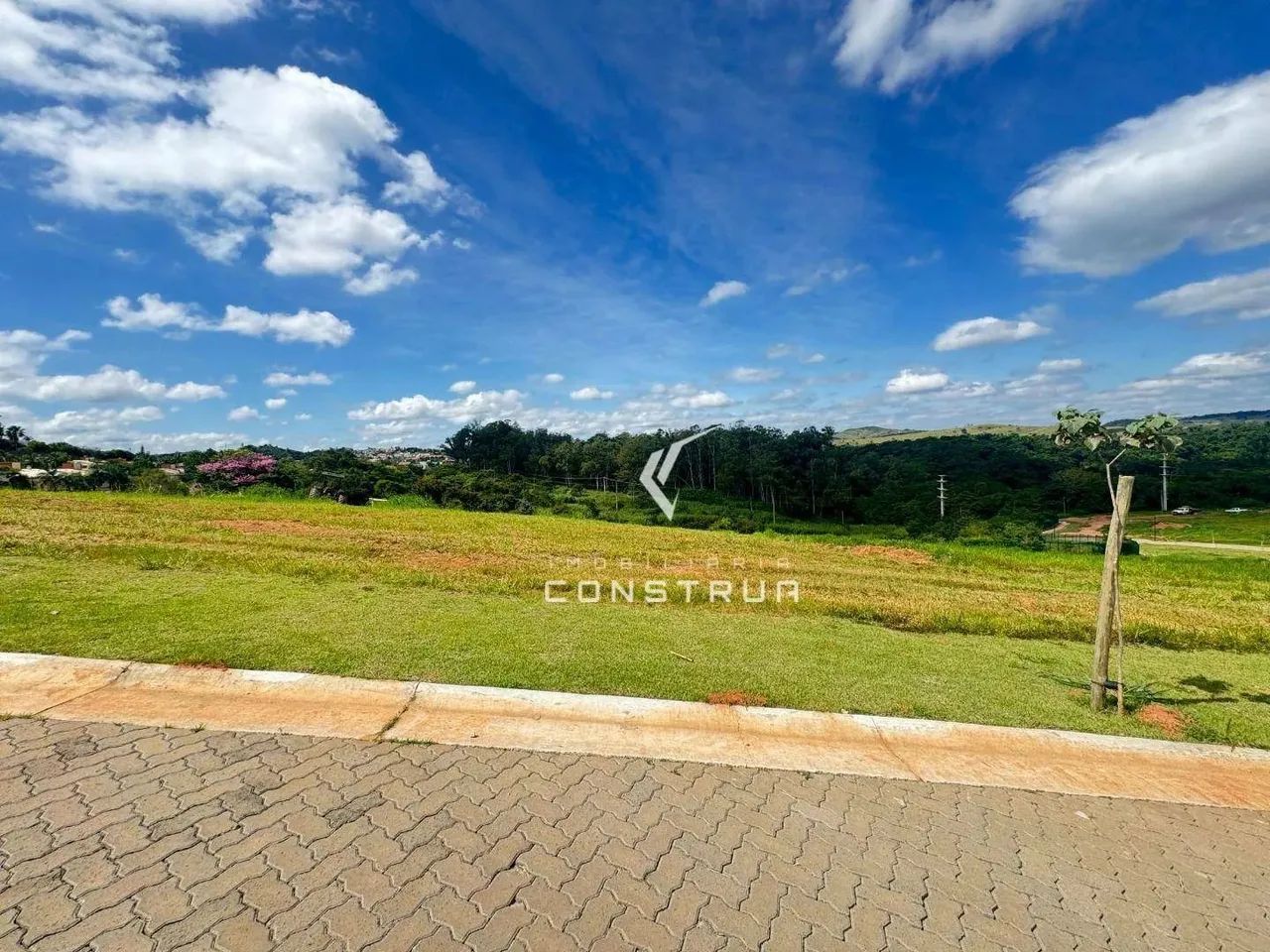 TERRENO À VENDA NO CONDOMÍNIO LA MONTAGNE - VILLE SAINTE ANNE
