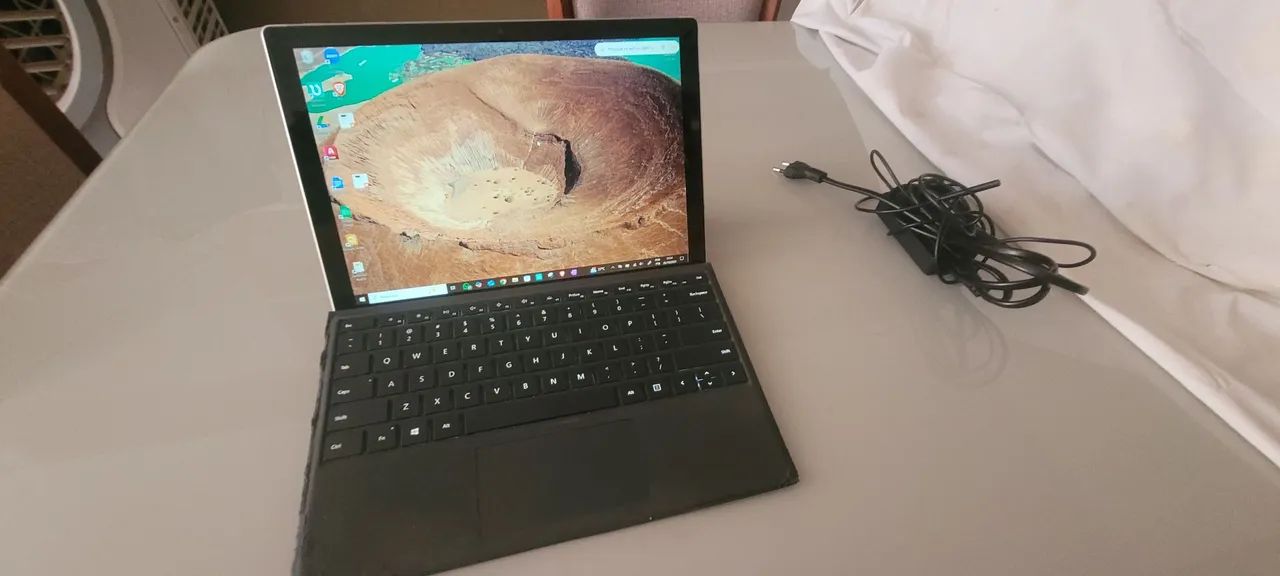 Microsoft Surface Pro 5 - i5 | 8 GB RAM | 256 GB SSD | Tela 12.3