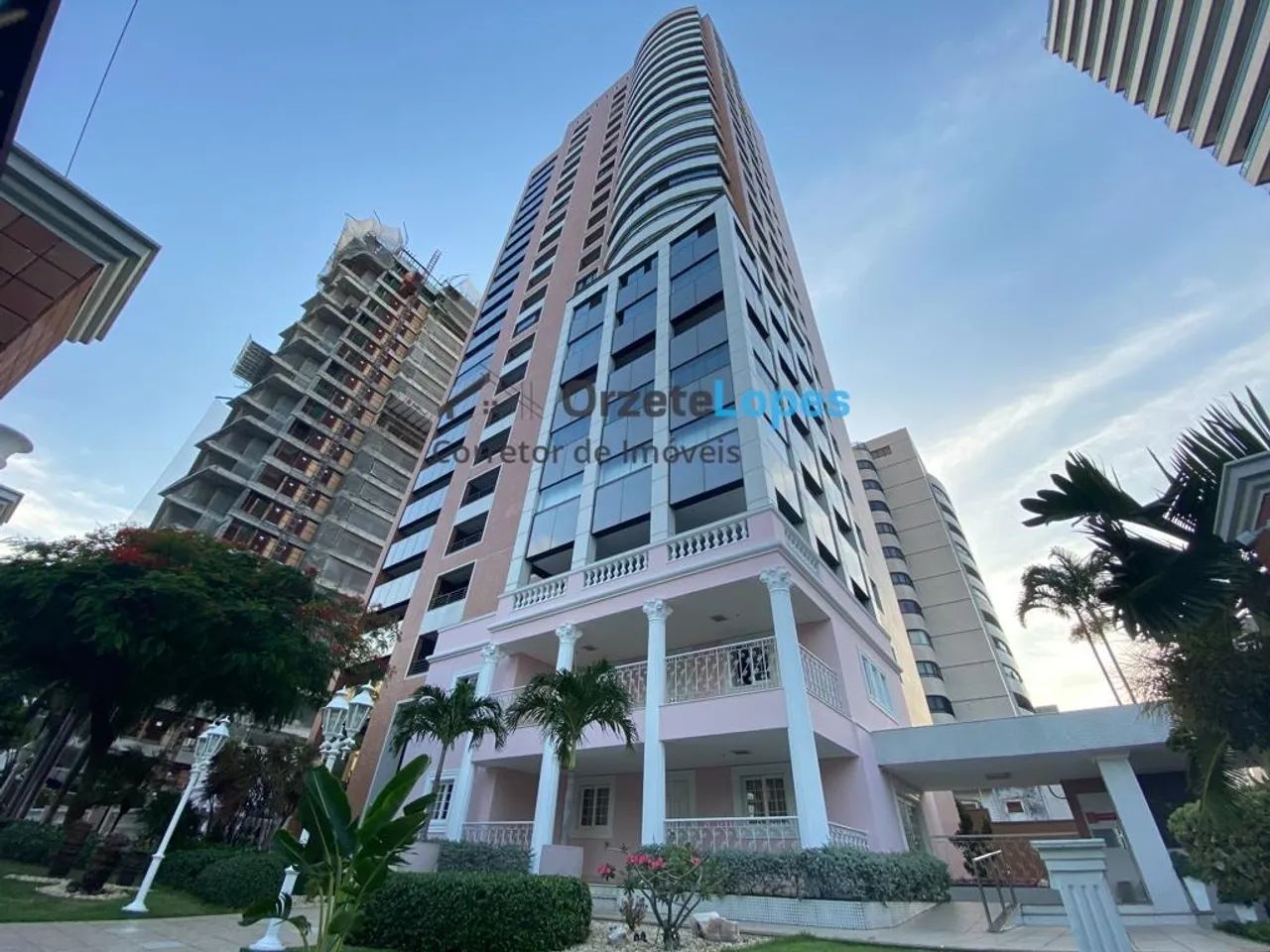 Edifício Casa Rosa - Alto Padrão no Meireles com 319 Metros