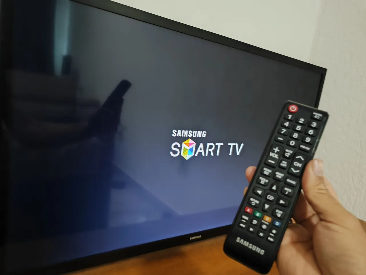 Smart TV Samsung 32P, super conservada ( entrego e aceito cartão)