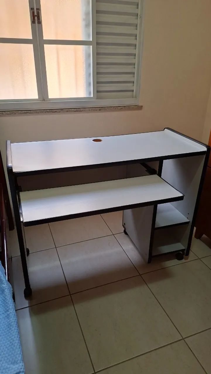 Mesa para Computador com suporte para teclado, cor cinza. - Foto 2