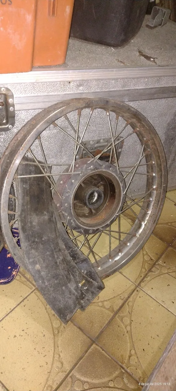 Roda de moto com câmara