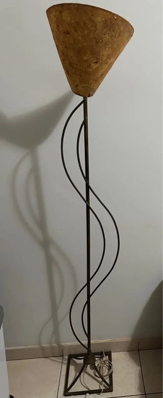 Luminária de chão com design diferenciado - Foto 2