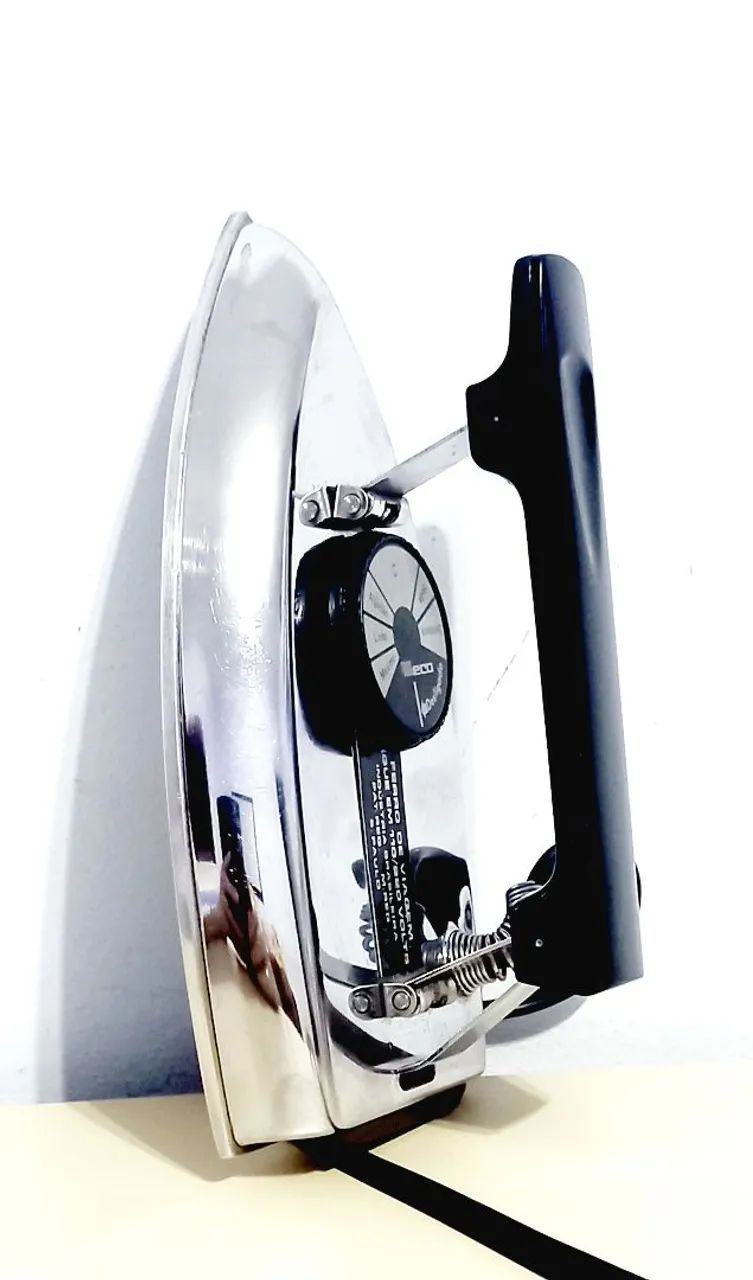 Mini Ferro de Viagem ECO Bivolt - Funcionando, com Capa Original<br>