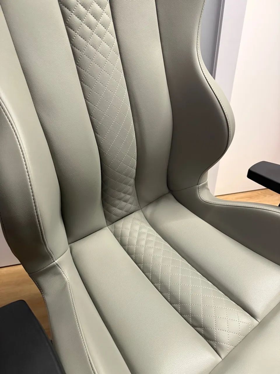 Premium Gaming Chair in Gray Leather by Flexform