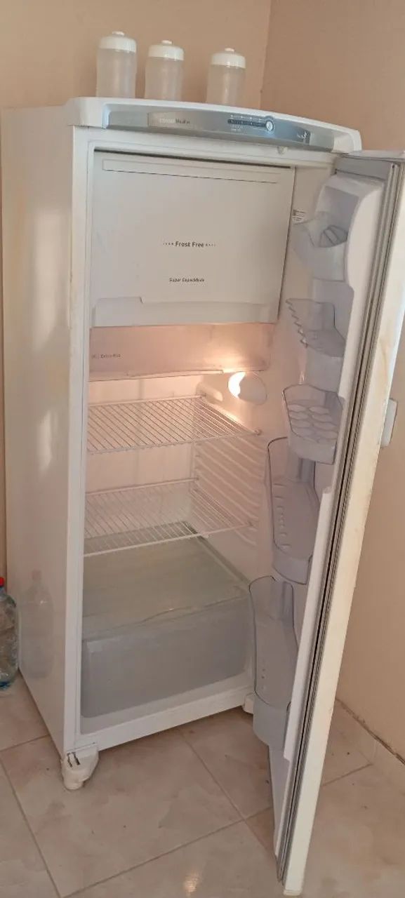 Vendo uma geladeira por 600 reais  - Foto 4