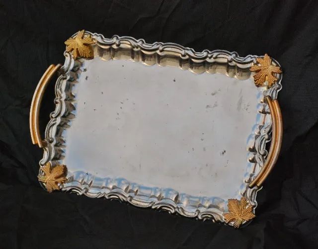 bandeja vintage anos 70 decorada folhas douradas , sem os cabinhos  40 x 26