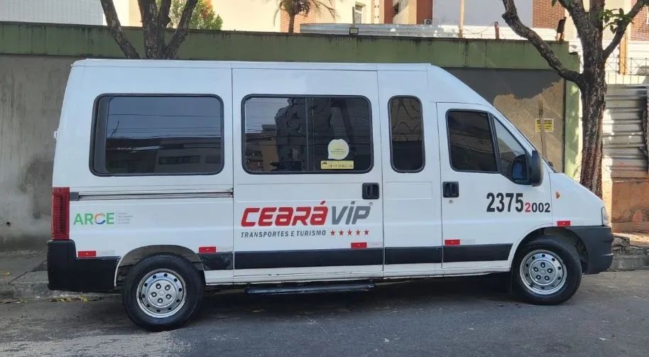 Aluguel e Fretamento vans e micro ônibus Turismo - Foto 6