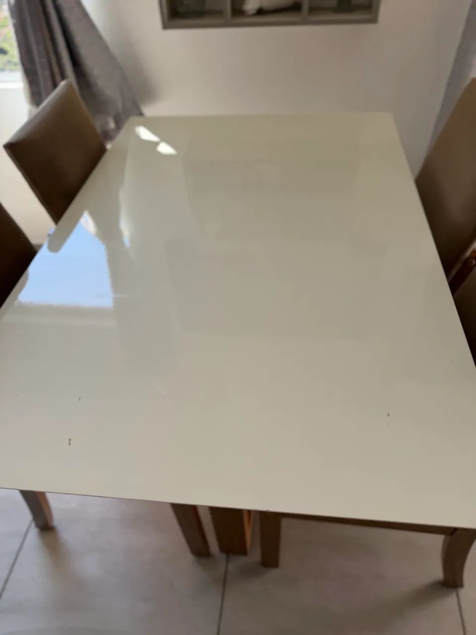Mesa com 4 cadeiras 