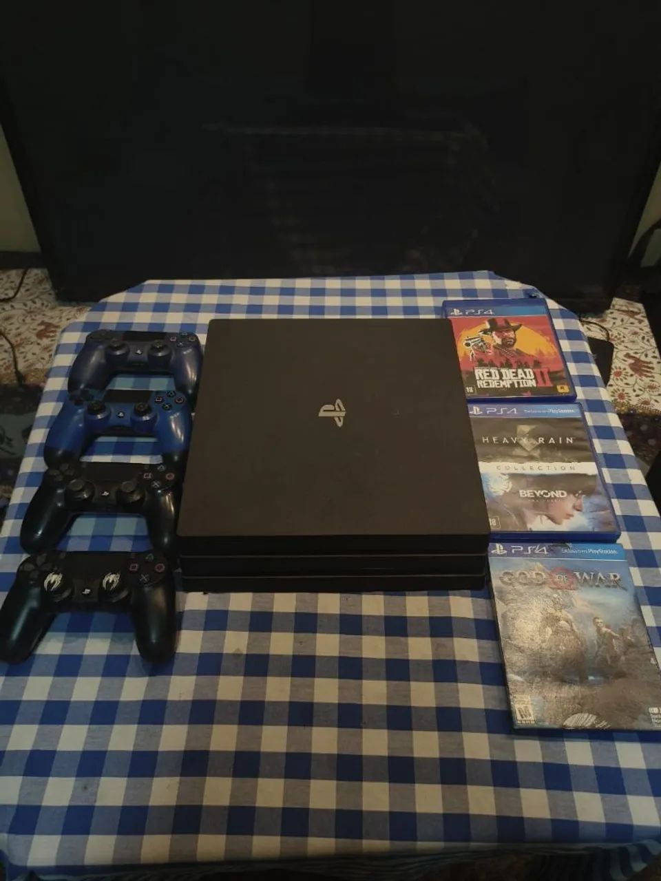 Ps4 pro + 4 controles + 7 jogos