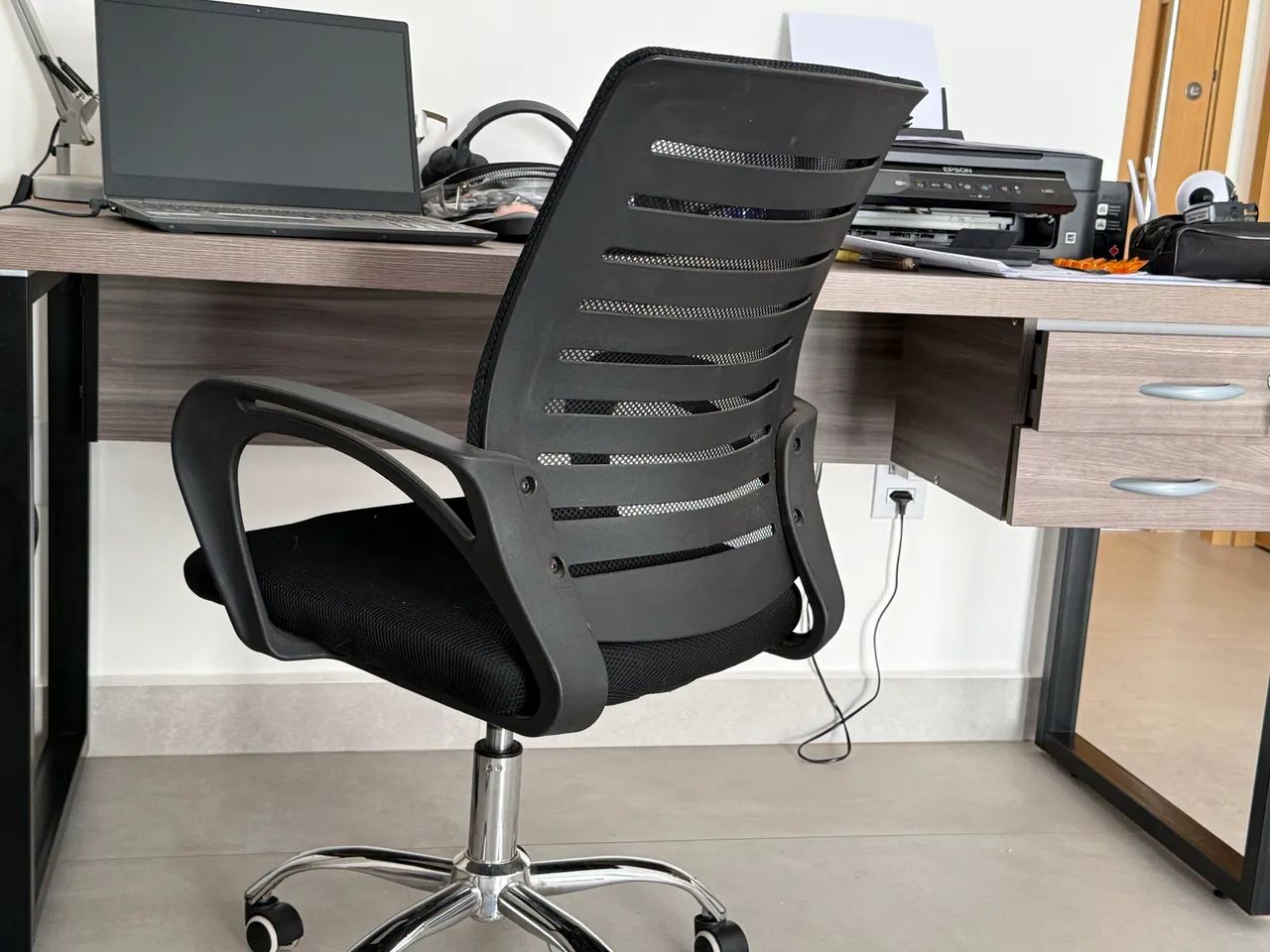 Mesa de estudo com cadeira 