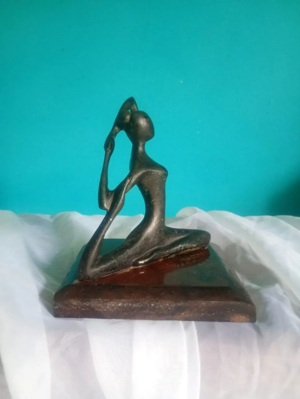 Antiga e linda escultura de bailarina Em alumínio e madeira - Foto 3