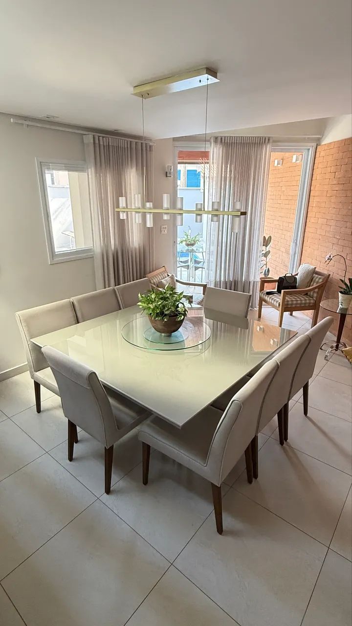 Mesa com 8 cadeiras 