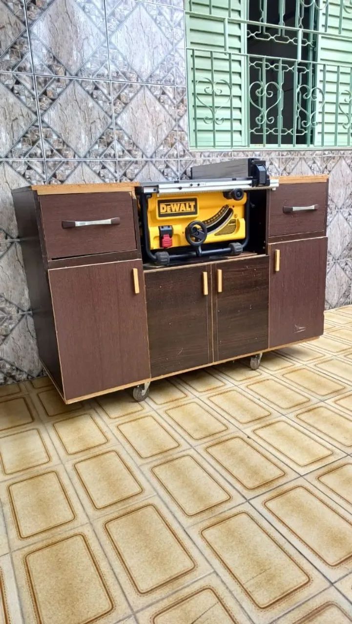 Serra de bancada Dewalt dw745 com gabinete