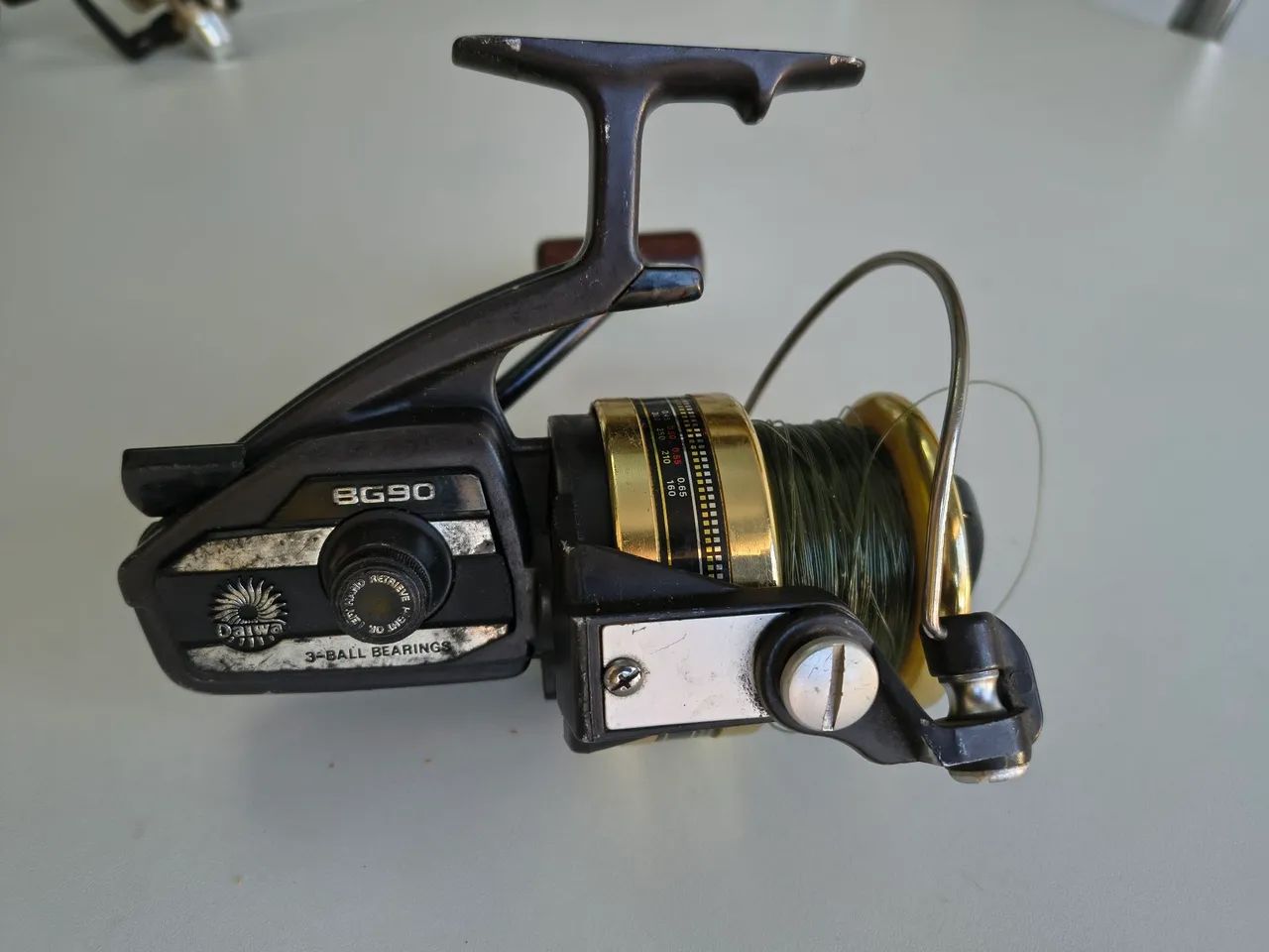 daiwa bg90 reel  The Fishing Shop Dynamic Cut aluminum ABS Spool maximized core diameter and reversed taper mean 100 percent useable line Molinete Daiwa BG 90 (Japan)