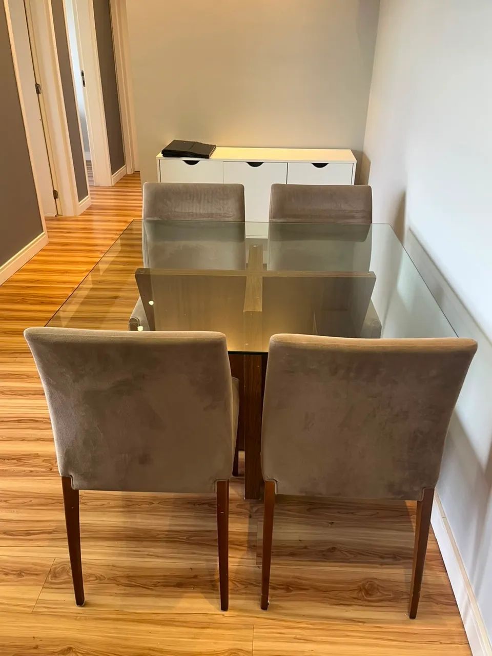 Mesa com tampo de vidro + cadeiras - Foto 5