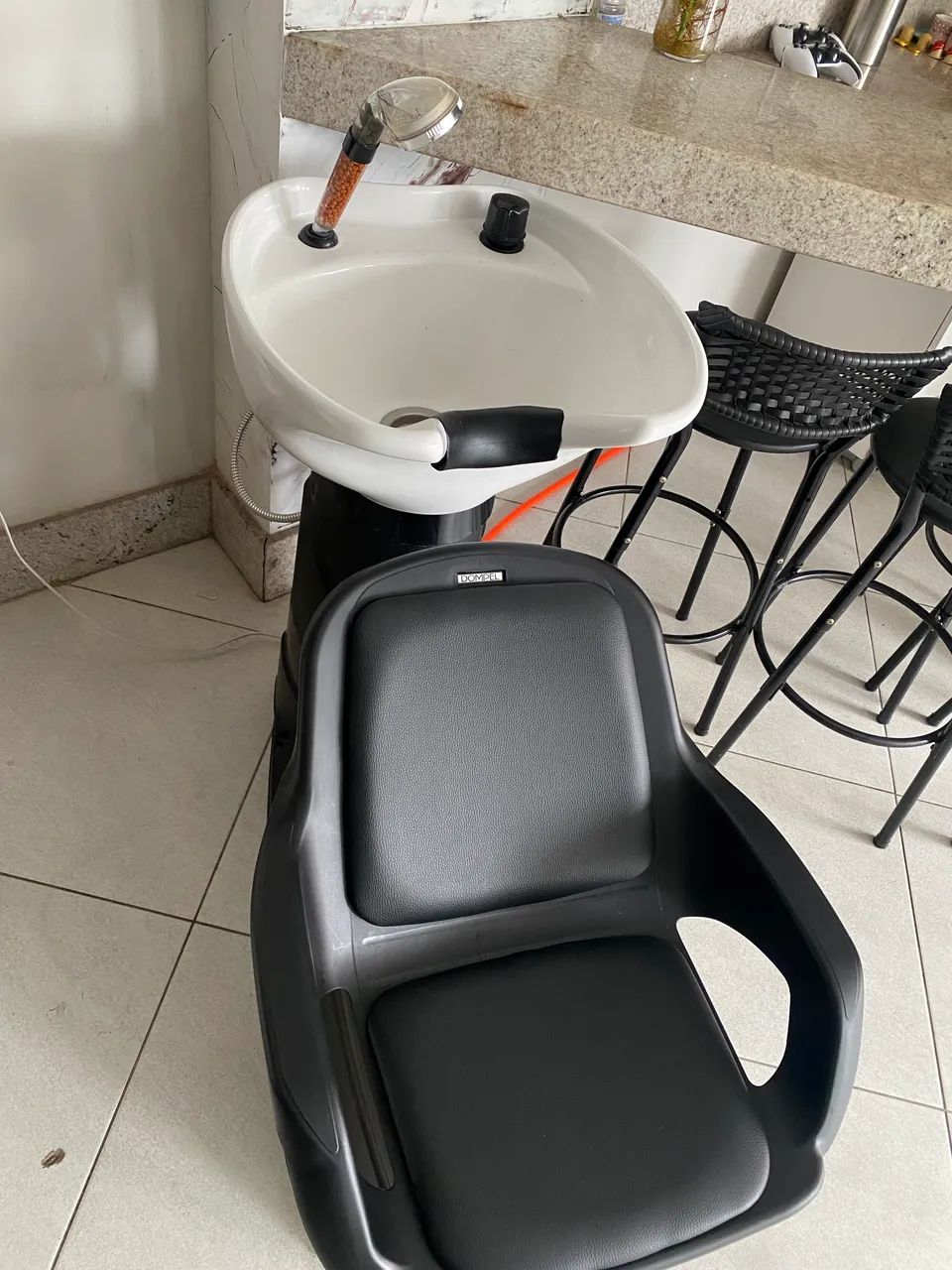 Cadeiras, lavatório e espelho  - Foto 2