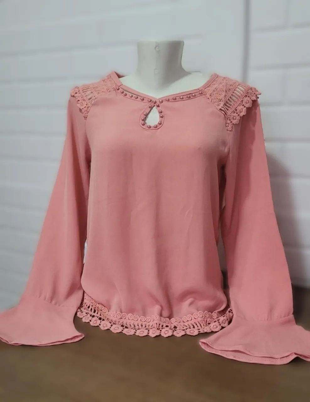 Blusa Social Manga Longa Sofisticada Renda Pérolas (Usado) - Foto 2