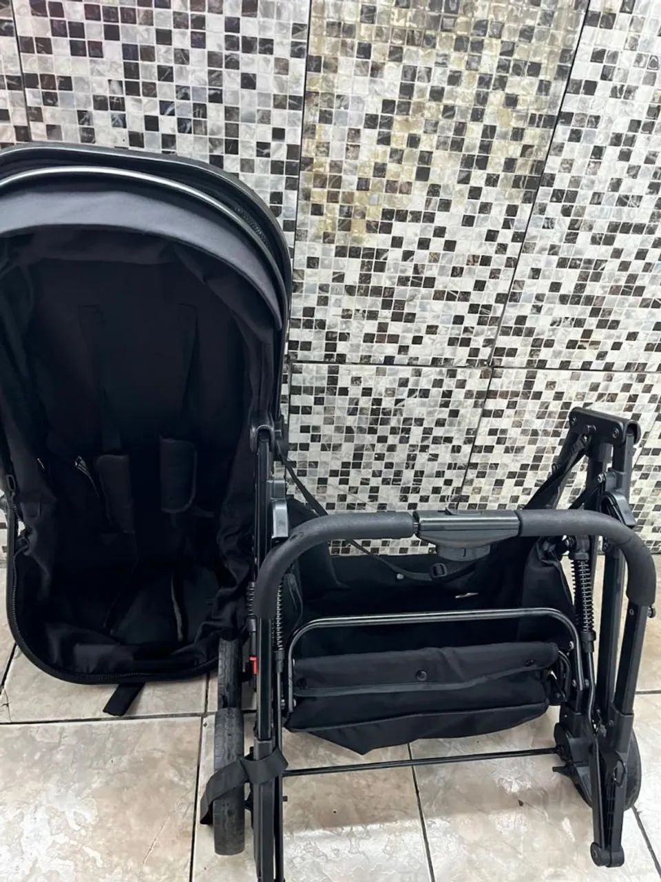CARRINHO DE BEBE COM BEBE CONFORTO 