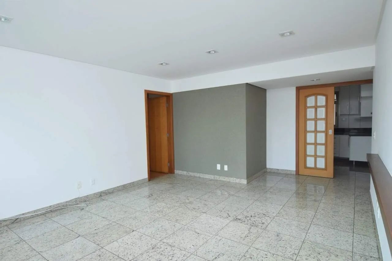 Apartamento de 4 quartos em Funcionários, BH