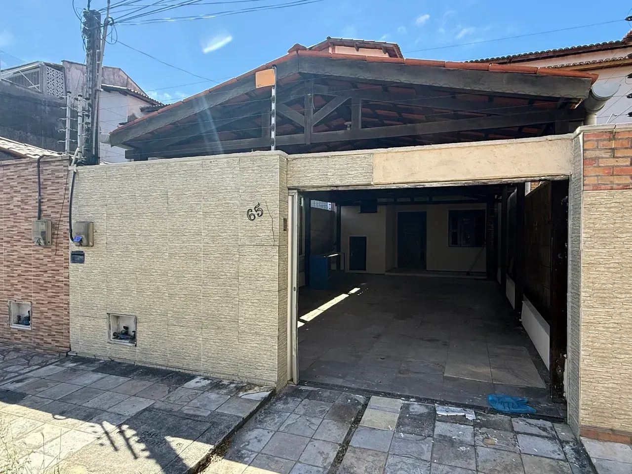 linda casa com 3 quartos, sendo 2 suites no mondubim