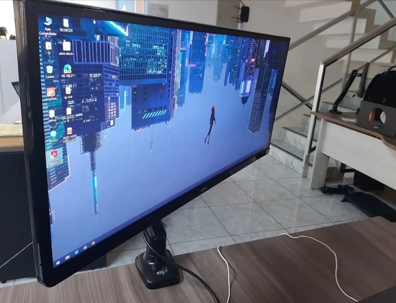 Monitor LG Ultrawide 25 polegadas com braço articulado - Foto 3