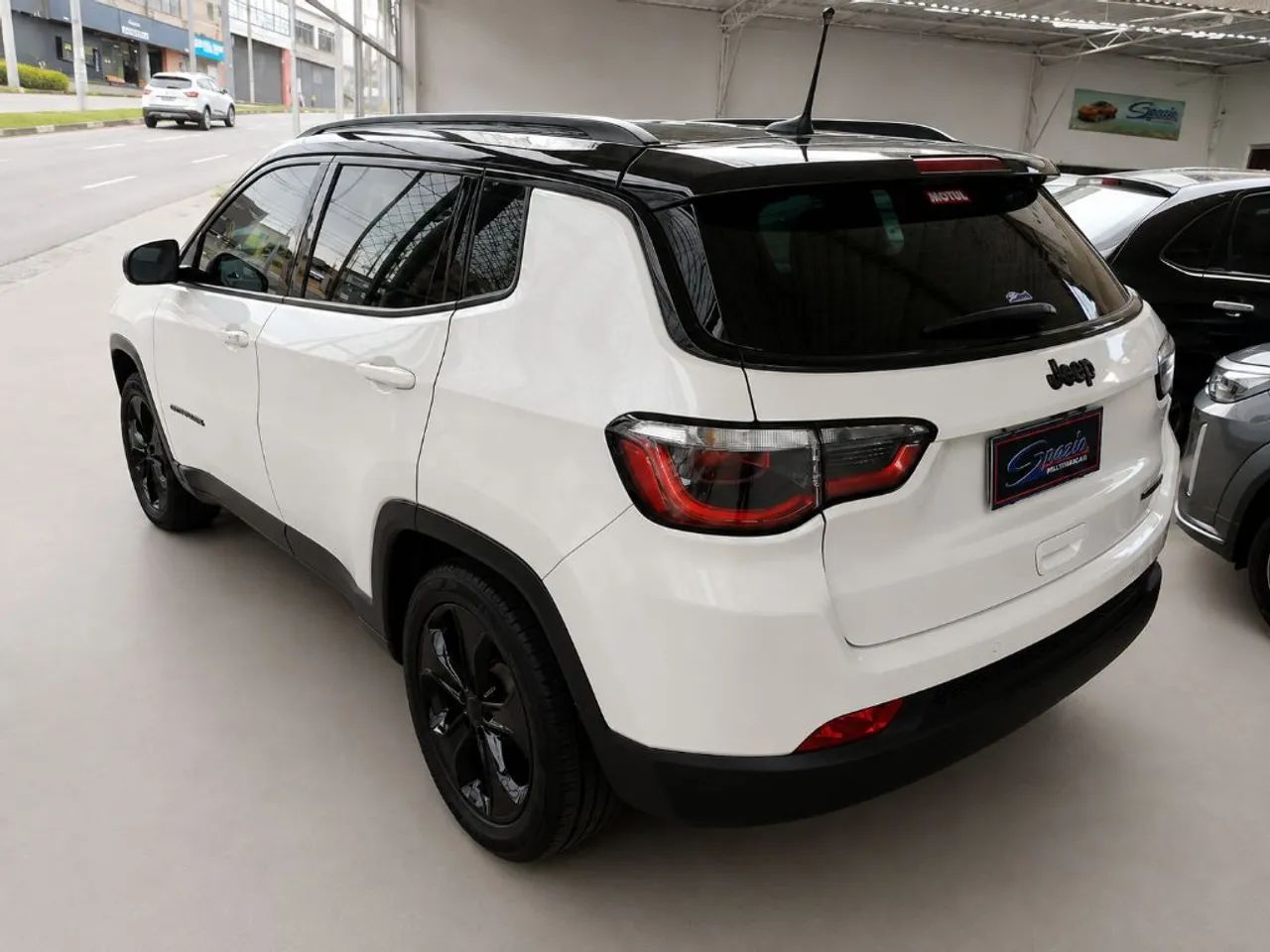 Jeep Compass Night Eagle 2.0 4X2 Flex 16V AUT 2018 - Foto 2